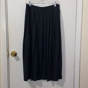 Sz. L Uniqlo Long Pleated Wool Skirt